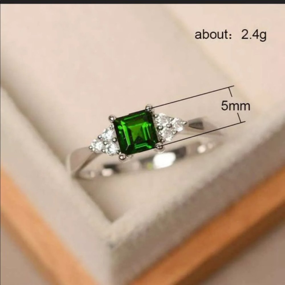 *NEW* 925 Silver Princess Cut Emerald Ring - Picture 3 of 4